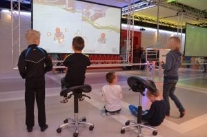 Heerlijk gamen en bewegen in het gamecentrum FUN-IE-FIT in het Meester Siebelinkhuis. Voor kinderen uit het voortgezet speciaal onderwijs, jong volwassenen en volwassen deelnemers van De Klup Twente. Vanaf 18.00 uur voor de jongste gamers en vanaf 19.00 uur voor de volwassenen.