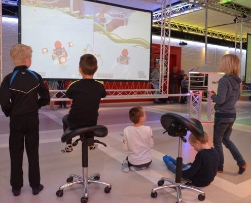 Heerlijk gamen en bewegen in het gamecentrum FUN-IE-FIT in het Meester Siebelinkhuis. Voor kinderen uit het voortgezet speciaal onderwijs, jong volwassenen en volwassen deelnemers van De Klup Twente. Vanaf 18.00 uur voor de jongste gamers en vanaf 19.00 uur voor de volwassenen.