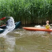 Vrijdag Funklup Tubbergen Leuke vriendenkring voor jongeren met een licht verstandelijke beperking uit de hele gemeente Tubbergen. Een keer in de maand gaan ze op vrijdag op pad en ondernemen van alles en nog wat. De jongeren bepalen in hoge mate zelf wat ze gaan doen, er is altijd wel een vrijwilliger die een oogje in het zeil houdt en zelf ook meegeniet. Van 20.00 – 22.30 uur.